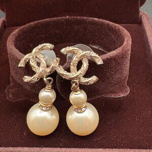 Chanel Pearl Drop CC Earrings | Gold Tone | Push-Back | Made in Italy